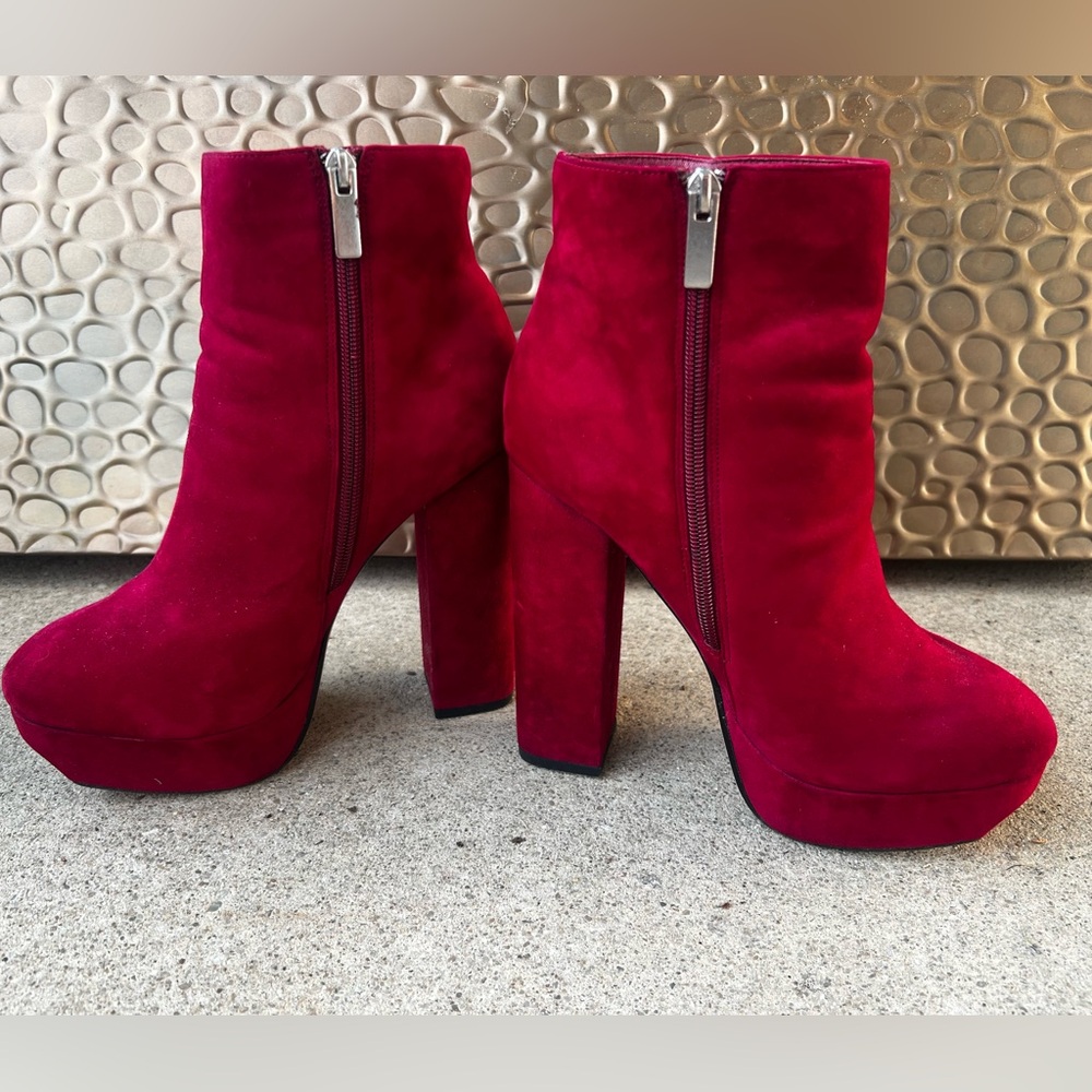 Dolce Vita red suede ankle boots, so 9.5